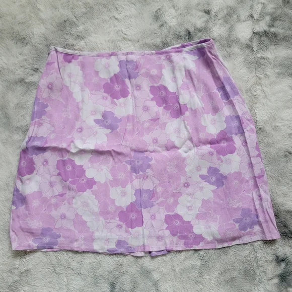 NWOT Charlie Holiday Lilac Floral Phoebe Skirt 8 - Picture 3 of 7